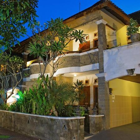 Taman Ayu 212 Hotell Denpasar Exteriör bild