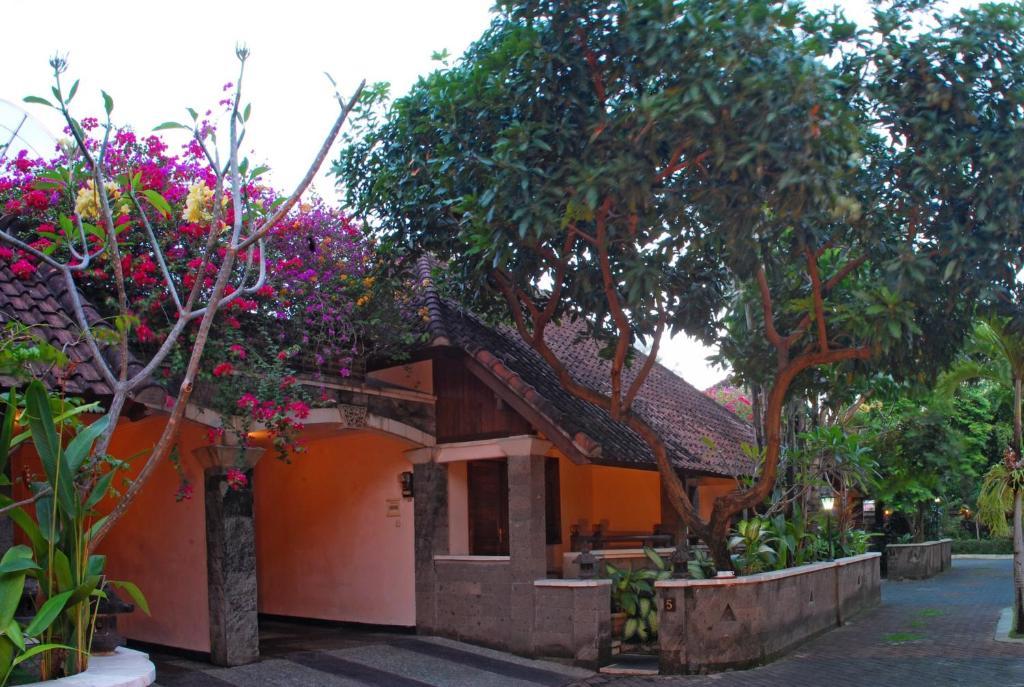 Taman Ayu 212 Hotell Denpasar Exteriör bild
